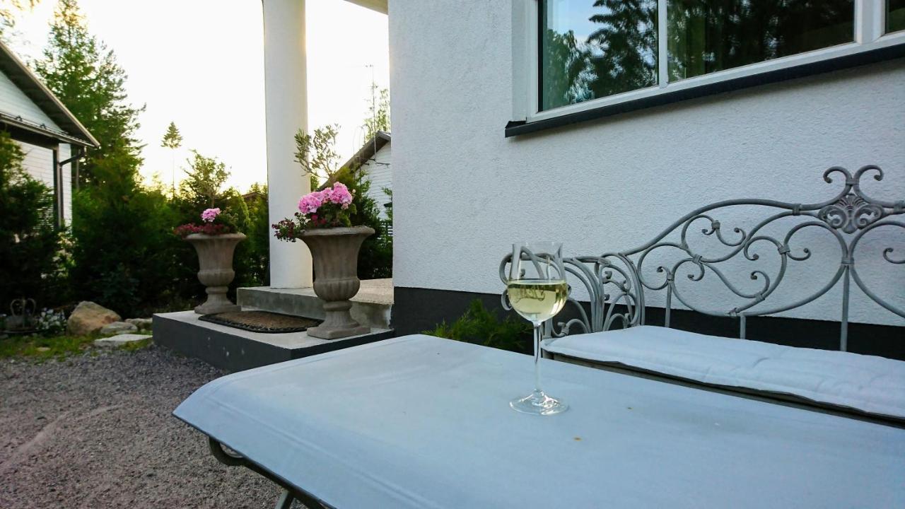 Villa Jokivarsi Bed & Breakfast Vantaa Ngoại thất bức ảnh